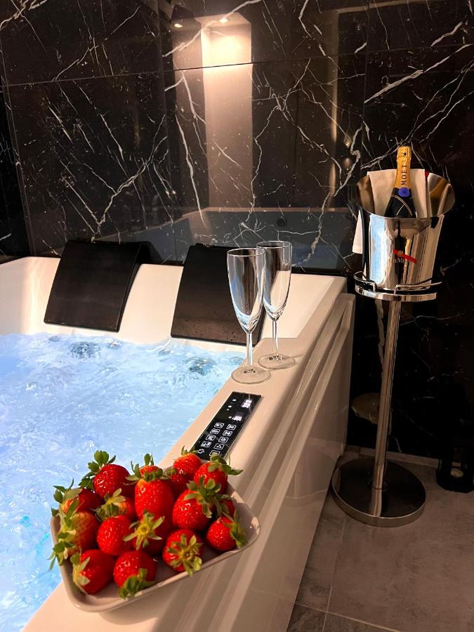 Real Suite Spa Palermo Bagian luar foto